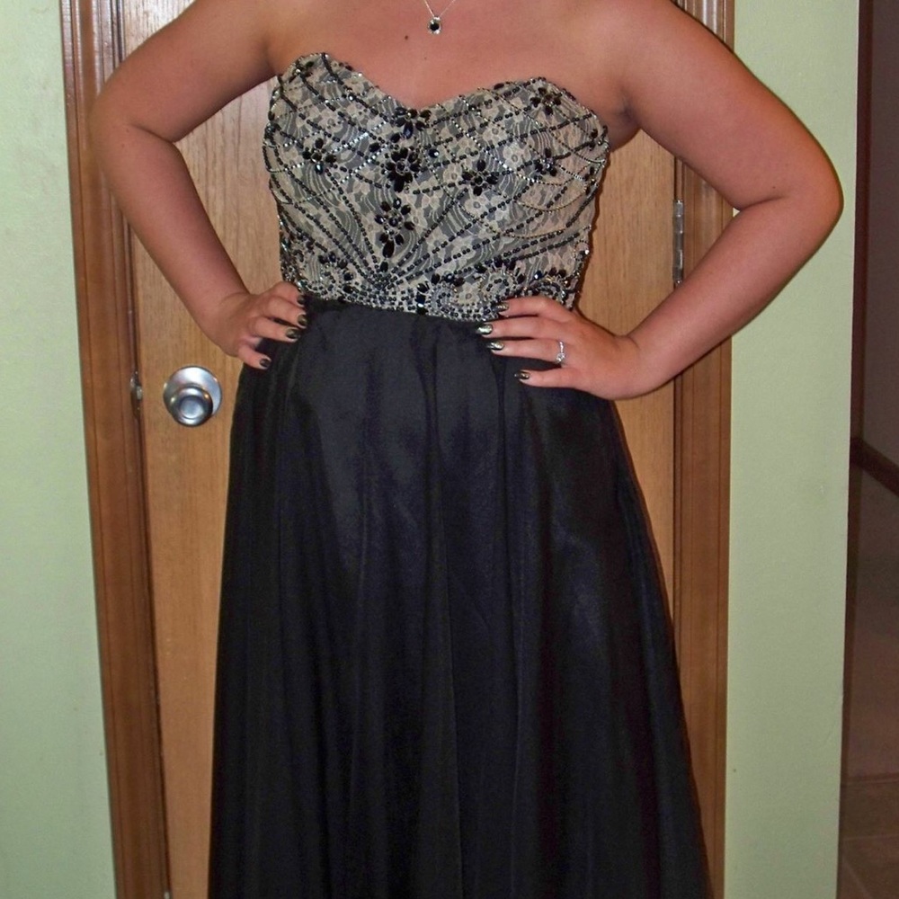 Prom Dress - Picture 2 of 6